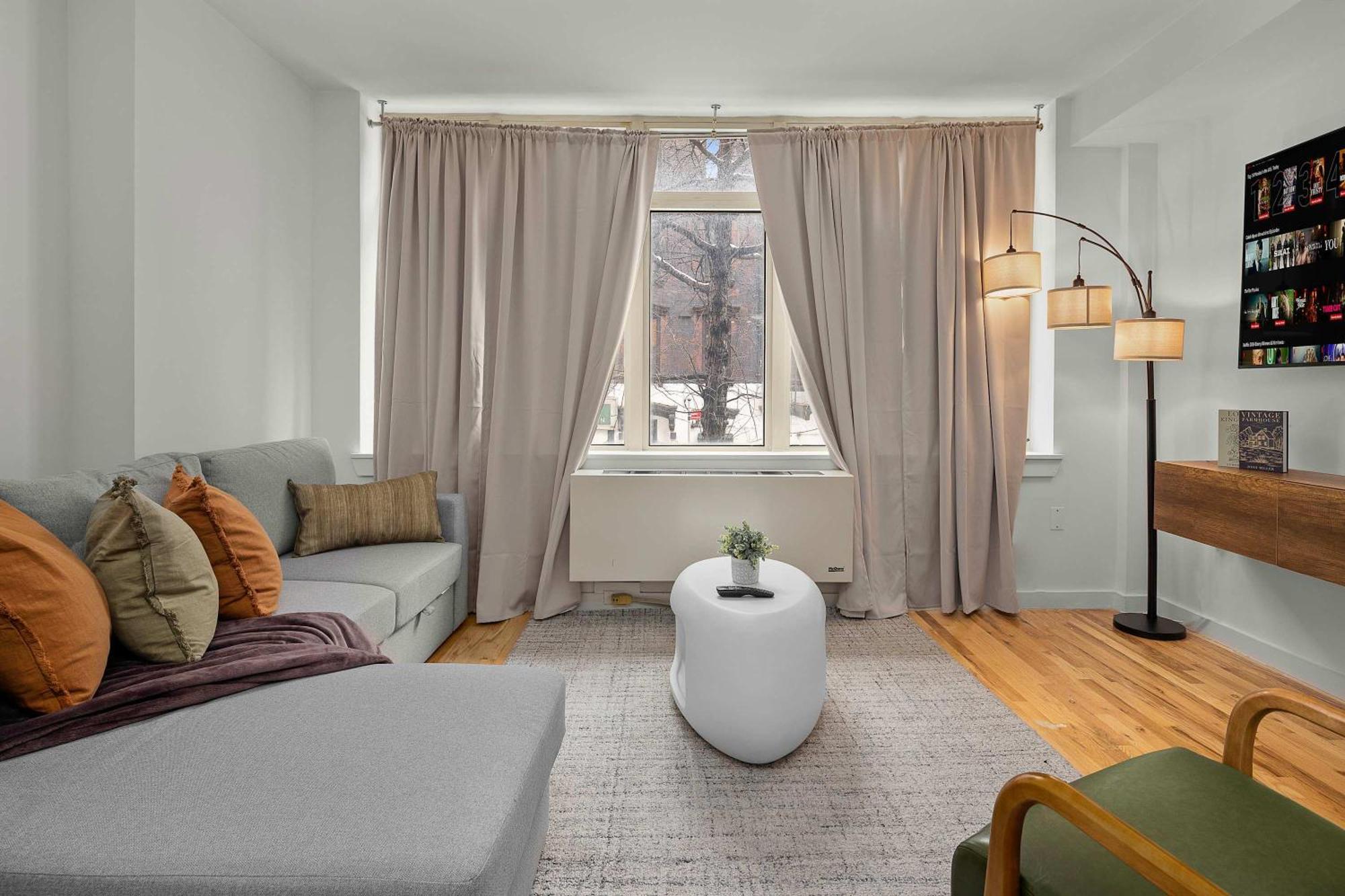 Spacious 2br Steps From Times Square & Broadway Nova York